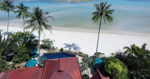 海滩别墅，白色沙滩，清澈的海水
