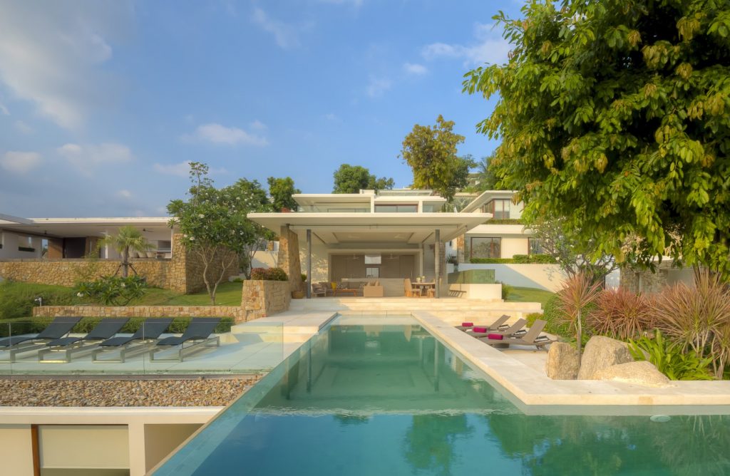 5 bedroom modern villa, good location