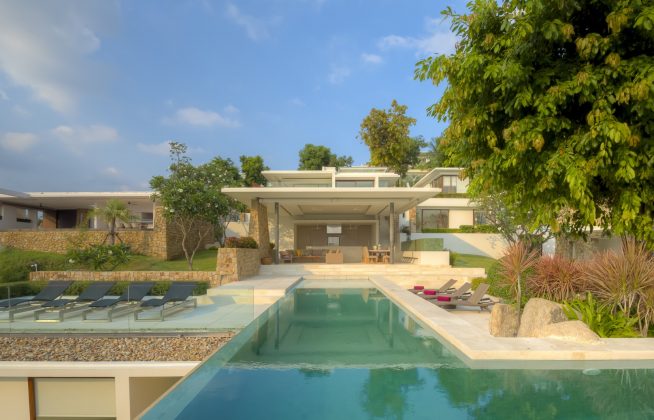5 bedroom modern villa, good location