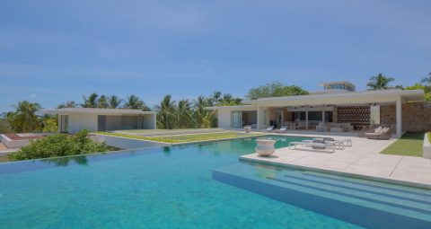6 bedroom sea view villa with large swimming pool