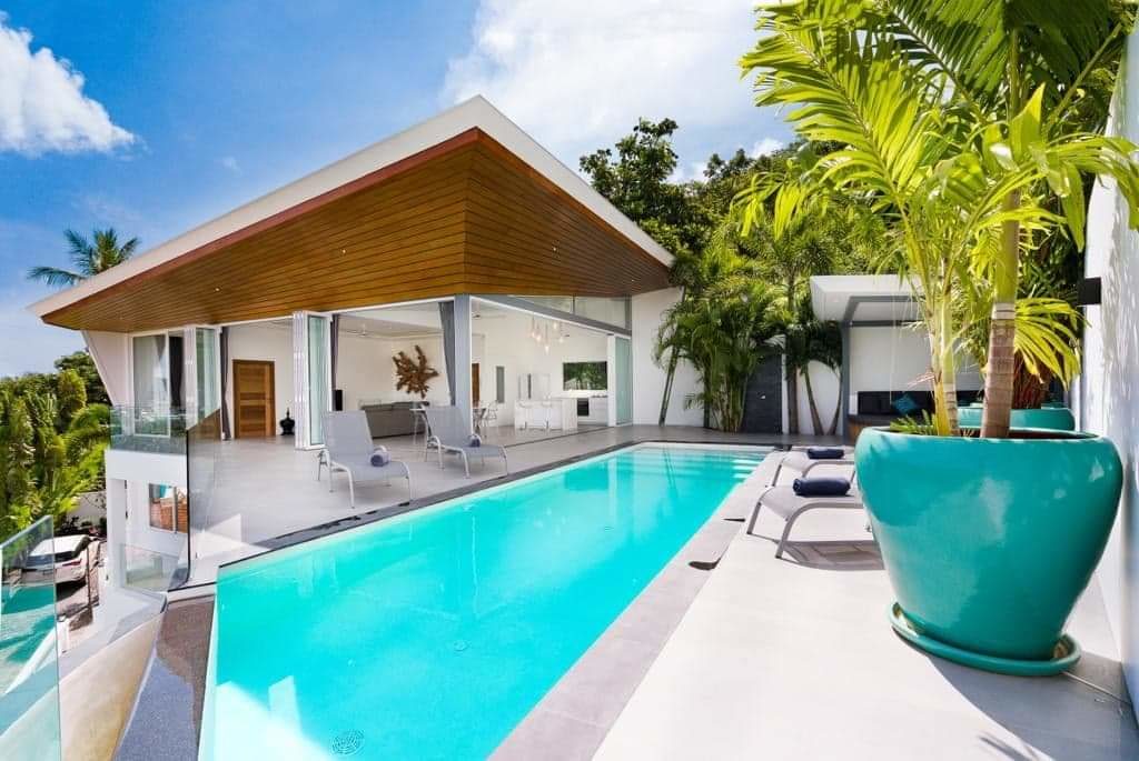 modern 4-bedroom villa with sea view