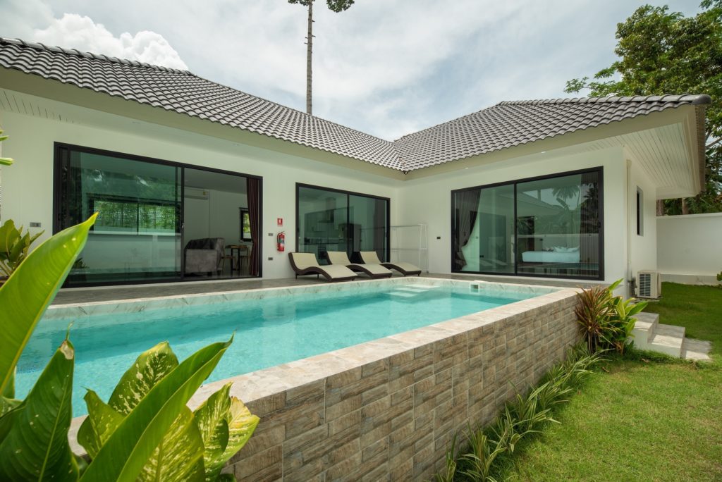 Pool villa with garden