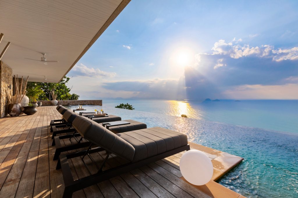 4 bedroom sea view villa close to the water