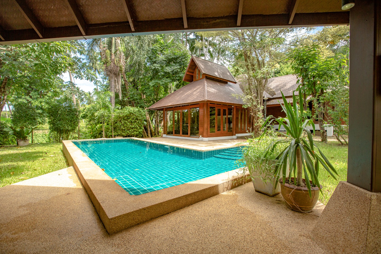 Private 2 bedroom villa with pool