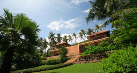 4 bedrooms, sea views, manicured garden