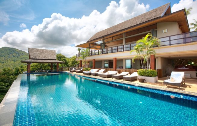 5 bedroom sea view villa located near the action