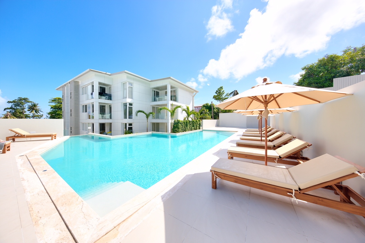 13 Foreign freehold condo close to the beach