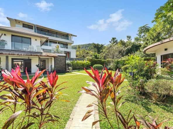 7 bedroom villa with private swimming pool, gardens and annex. Koh Samui, Thailand