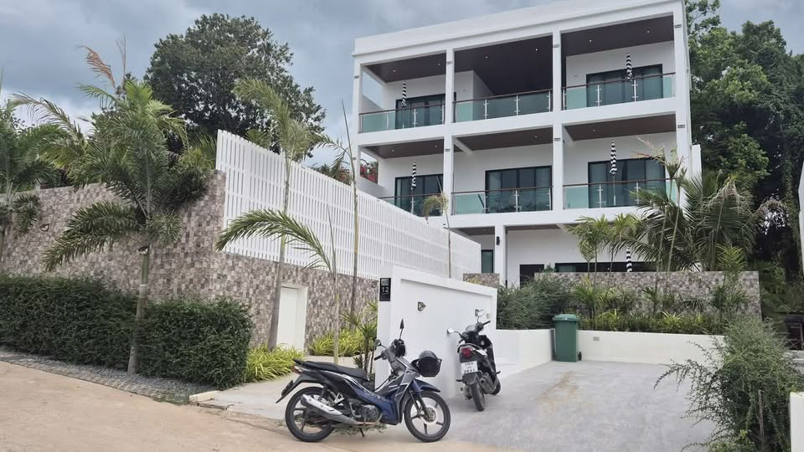 1 front villa 5 bed 4.5 bath Villa Property for sale in Koh Samui in Choeng Mon – HS0905
