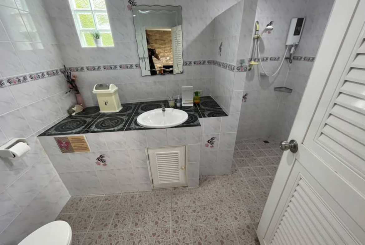 5 bed 5 bath Commercial Property for sale in Koh Samui in Chaweng Noi – HS0907