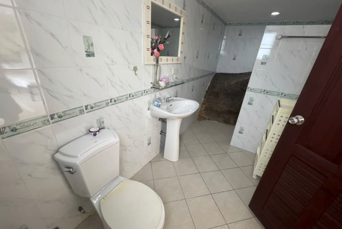 5 bed 5 bath Commercial Property for sale in Koh Samui in Chaweng Noi – HS0907