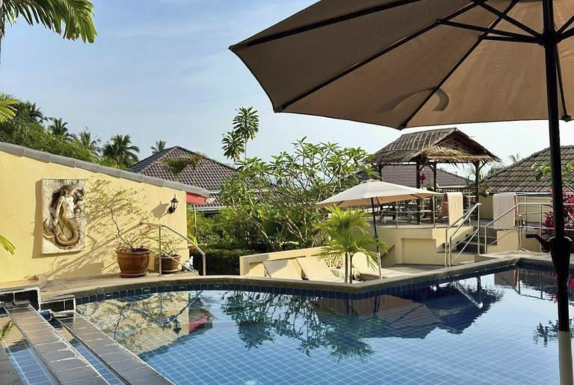 5 bed 5 bath Commercial Property for sale in Koh Samui in Chaweng Noi – HS0907