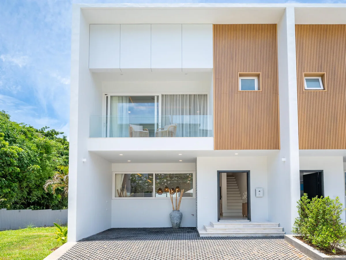 Front entrance of a modern townhouse in Choeng Mon, Koh Samui